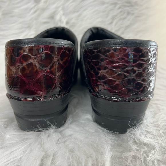 Sanita Pro. Patent Danish clogs burgundy embossed croc - Picture 15 of 16